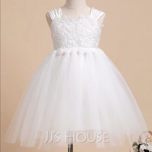 White Ballgown/Princess knee length dress